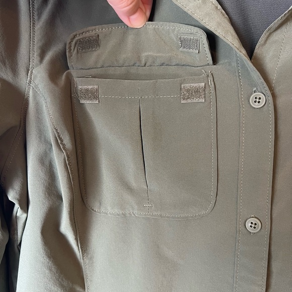 Columbia women’s Omni-shade green button down long sleeved shirt size medium - Picture 4 of 7